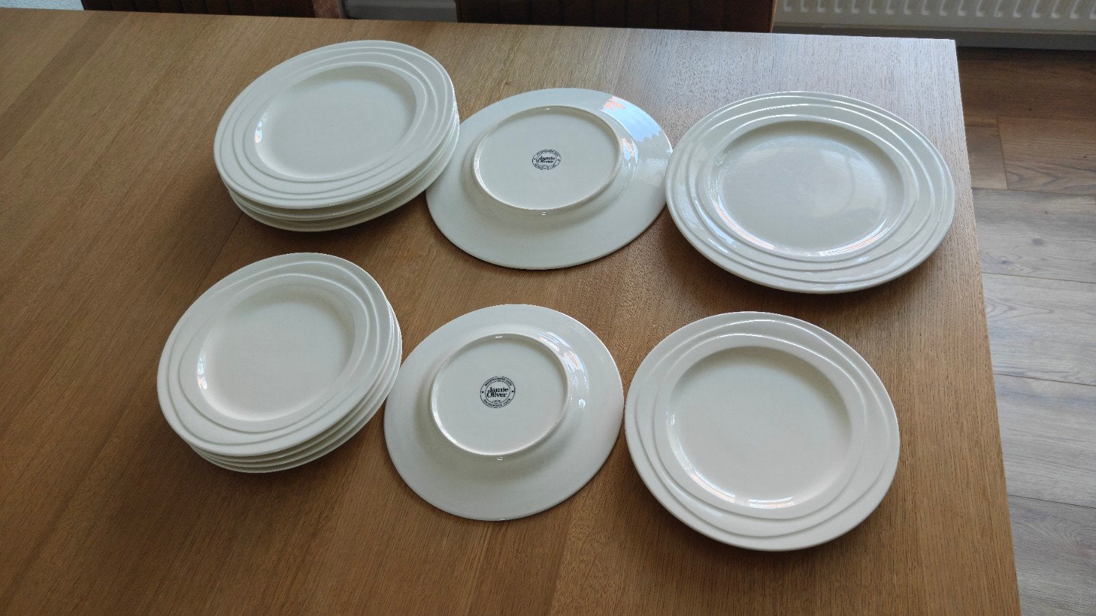 Jamie Oliver White Wave Borden - 6x 23cm, 6x 28cm, Huis en Inrichting, Keuken | Servies, Ophalen, Zo goed als nieuw, Bord(en)
