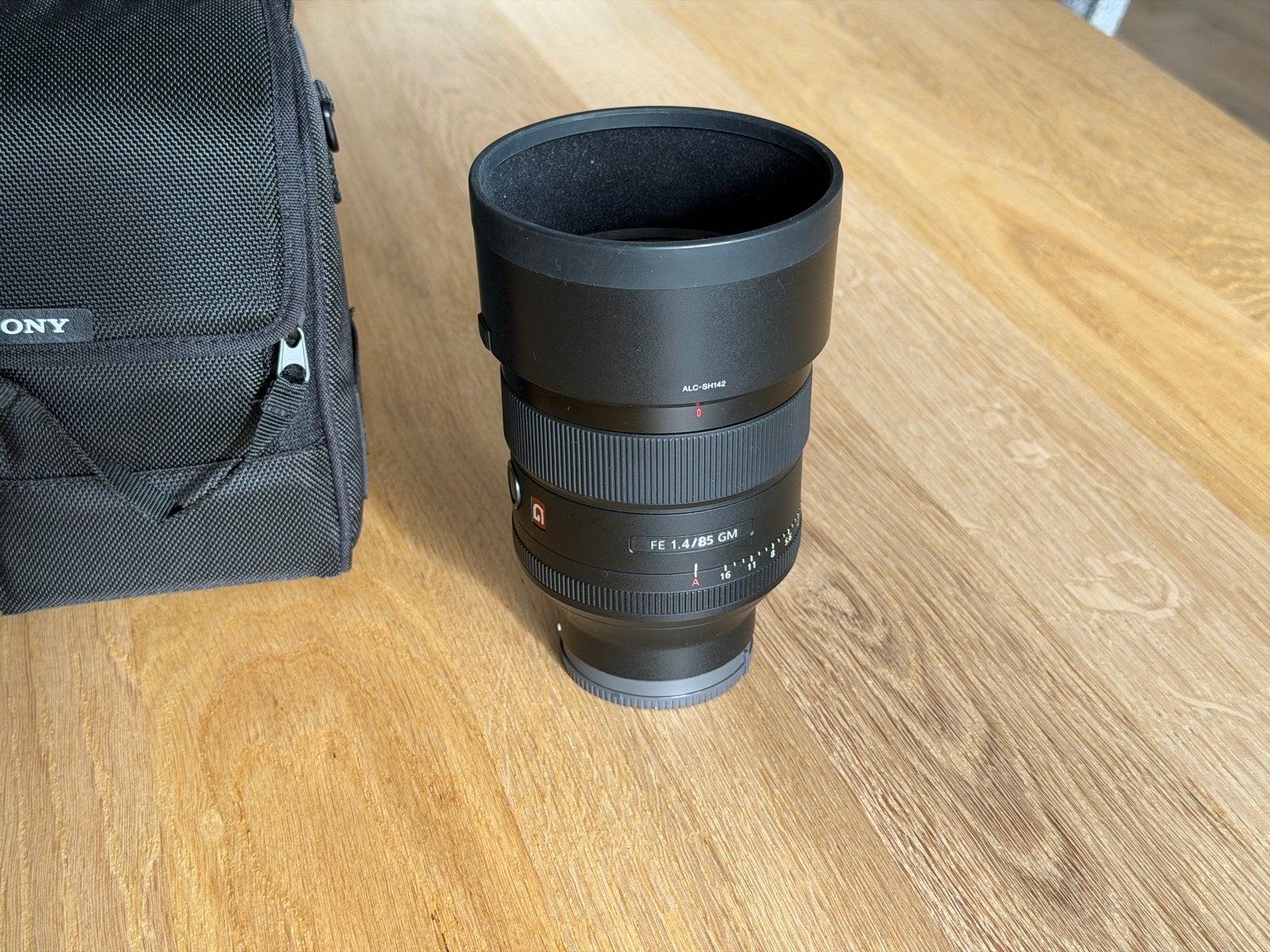 Sony FE 1.4 85mm GM lens met zonnekap en tas, Sony E-mount, 85 mm, Sony, Zonnekap