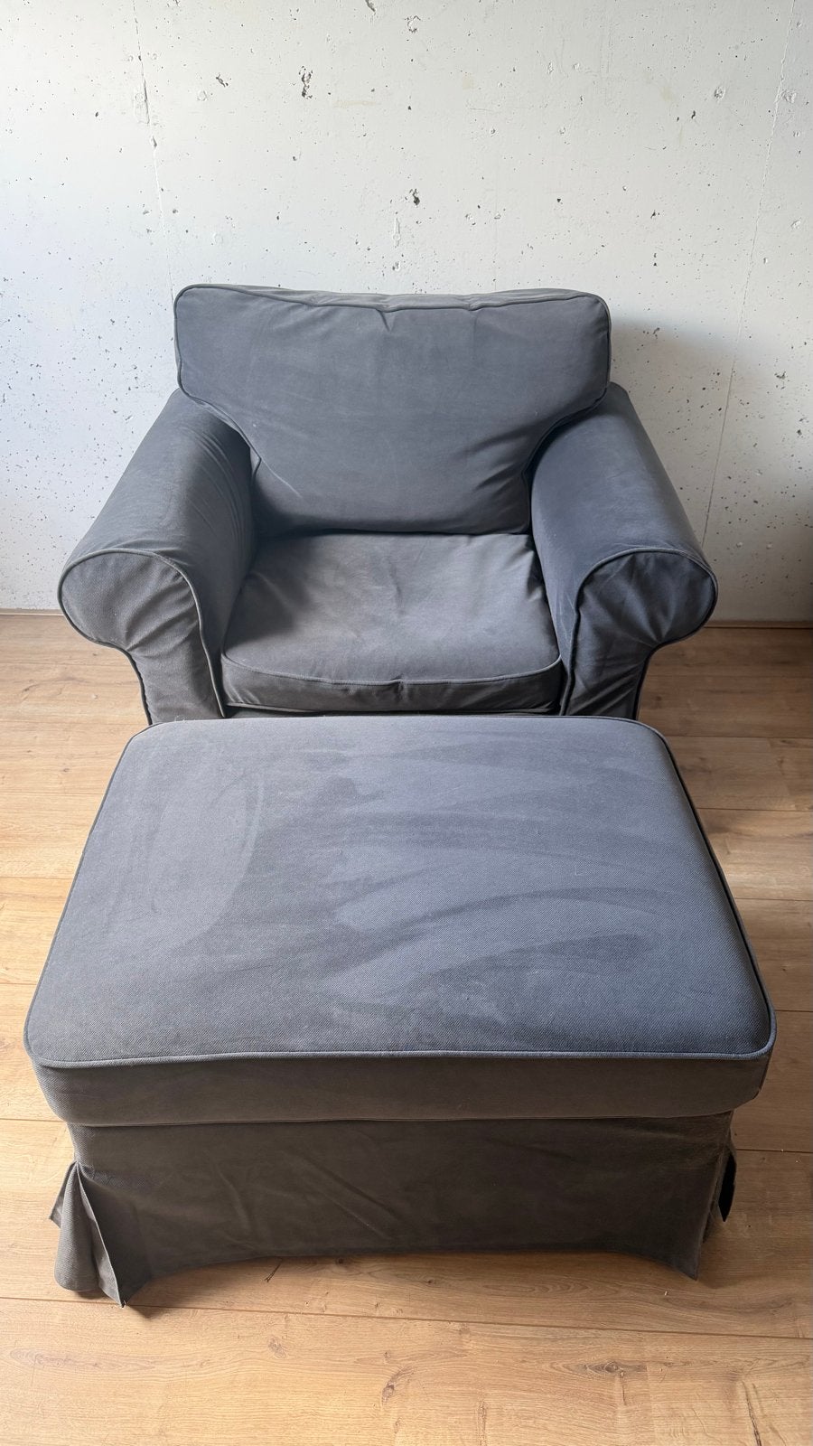 Comfortabele grijze fauteuil met voetenbank, Ophalen, Gebruikt, Stof, 75 tot 100 cm