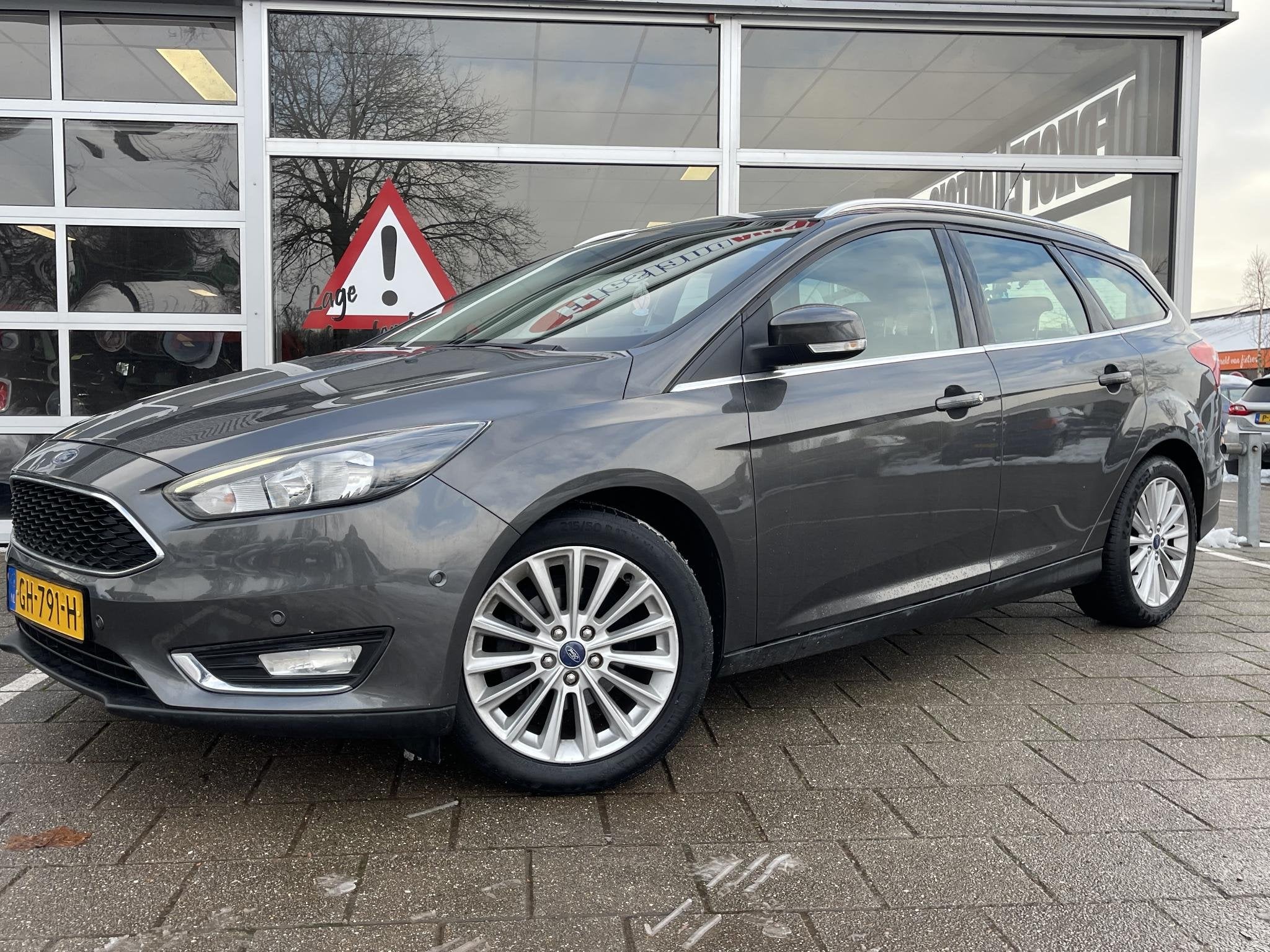Ford Focus Wagon 1.0 First Edition /Cruise/Clima/Navi/2015/A, Gebruikt, Euro 6, Met garantie (alle), Parkeerassistent