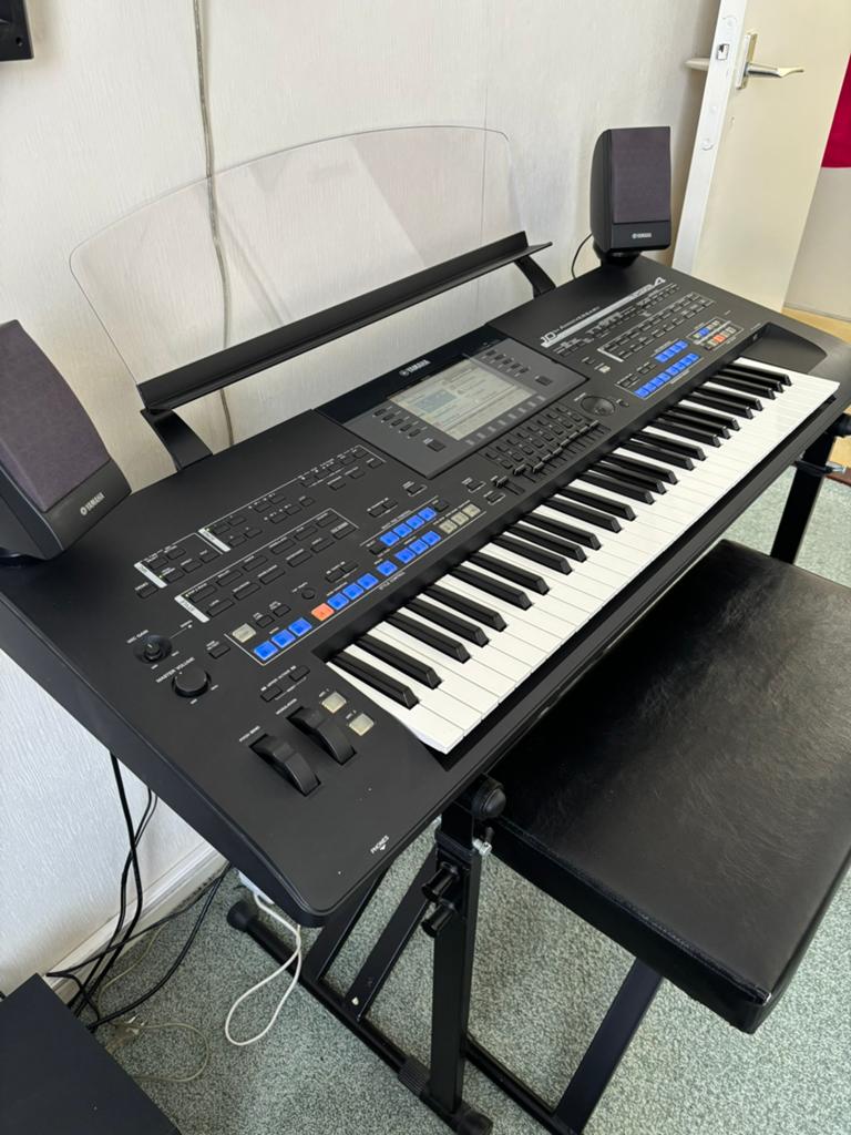 Yamaha Tyros 4 keyboard special edition zwart, Muziek en Instrumenten, Keyboards, Ophalen, Yamaha, Met standaard, 61 toetsen