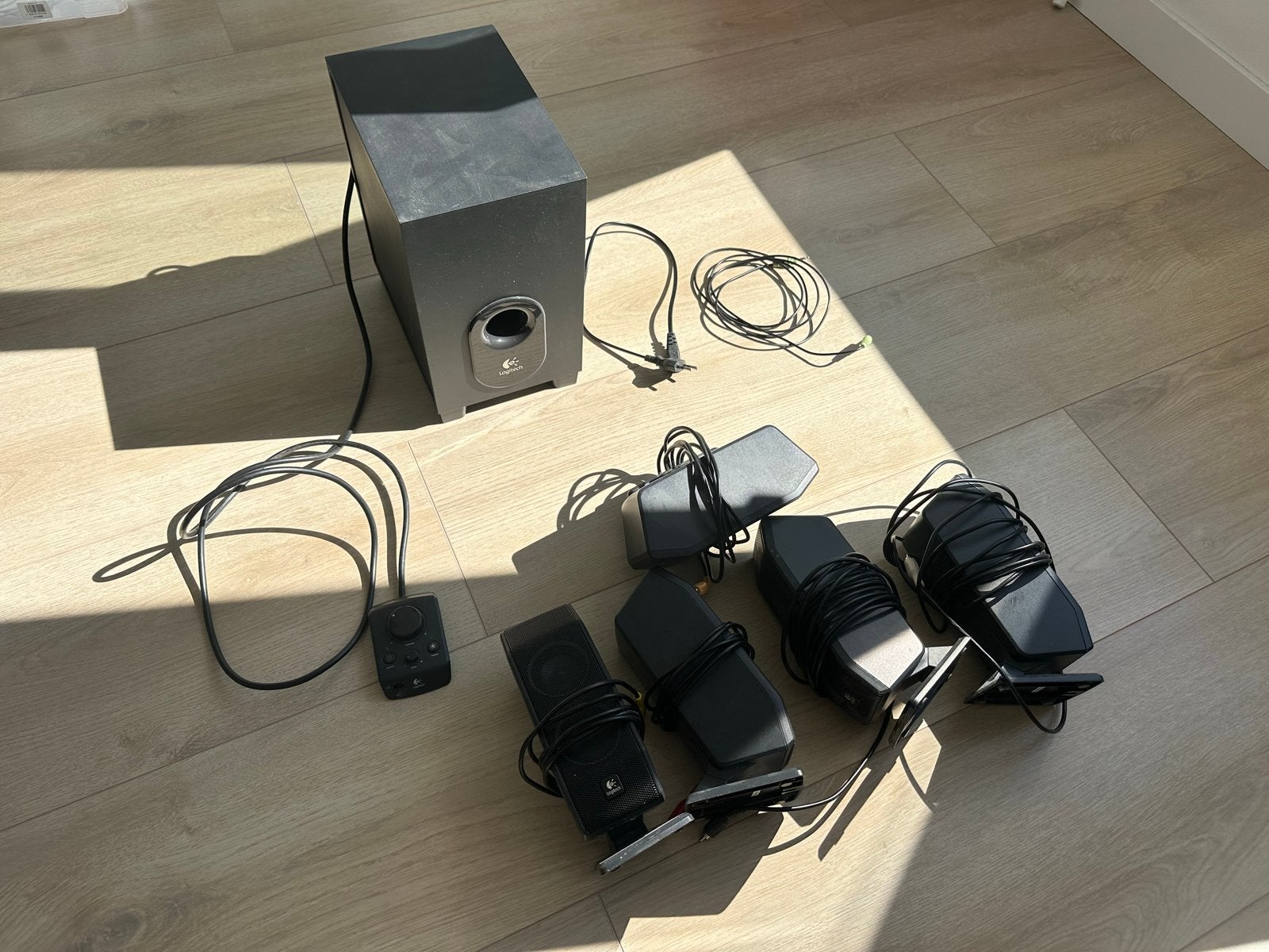 Logitech 5.1 Surround Sound Speakerset - Mega Bas, Gebruikt, Logitech, Ophalen of Verzenden, Surroundset