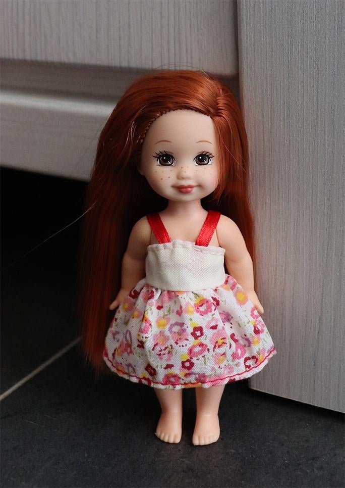 Barbie kleding nieuw - Jurkje Shelly Kelly - wit rood roze, Ophalen of Verzenden, Nieuw, Barbie