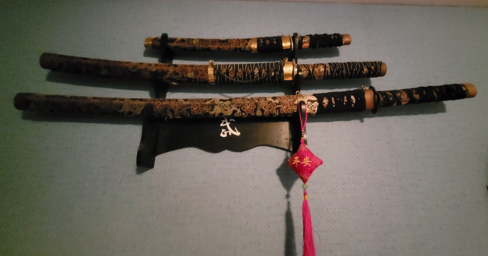 Decoratieve Katana / Samoerai Set - 3 Zwaarden met Standaard, Verzamelen, Ophalen of Verzenden, Gebruikt