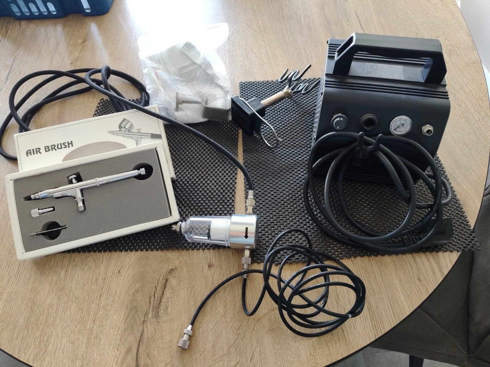 Airbrush set met compressor en accessoires, Ophalen, Gebruikt, Airbrush en Toebehoren