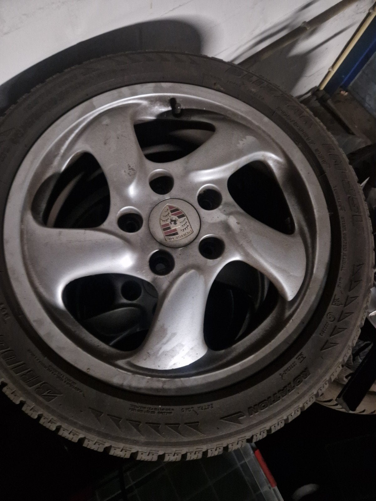 Porsche velgen met banden afkomstig van een boxster, Ophalen