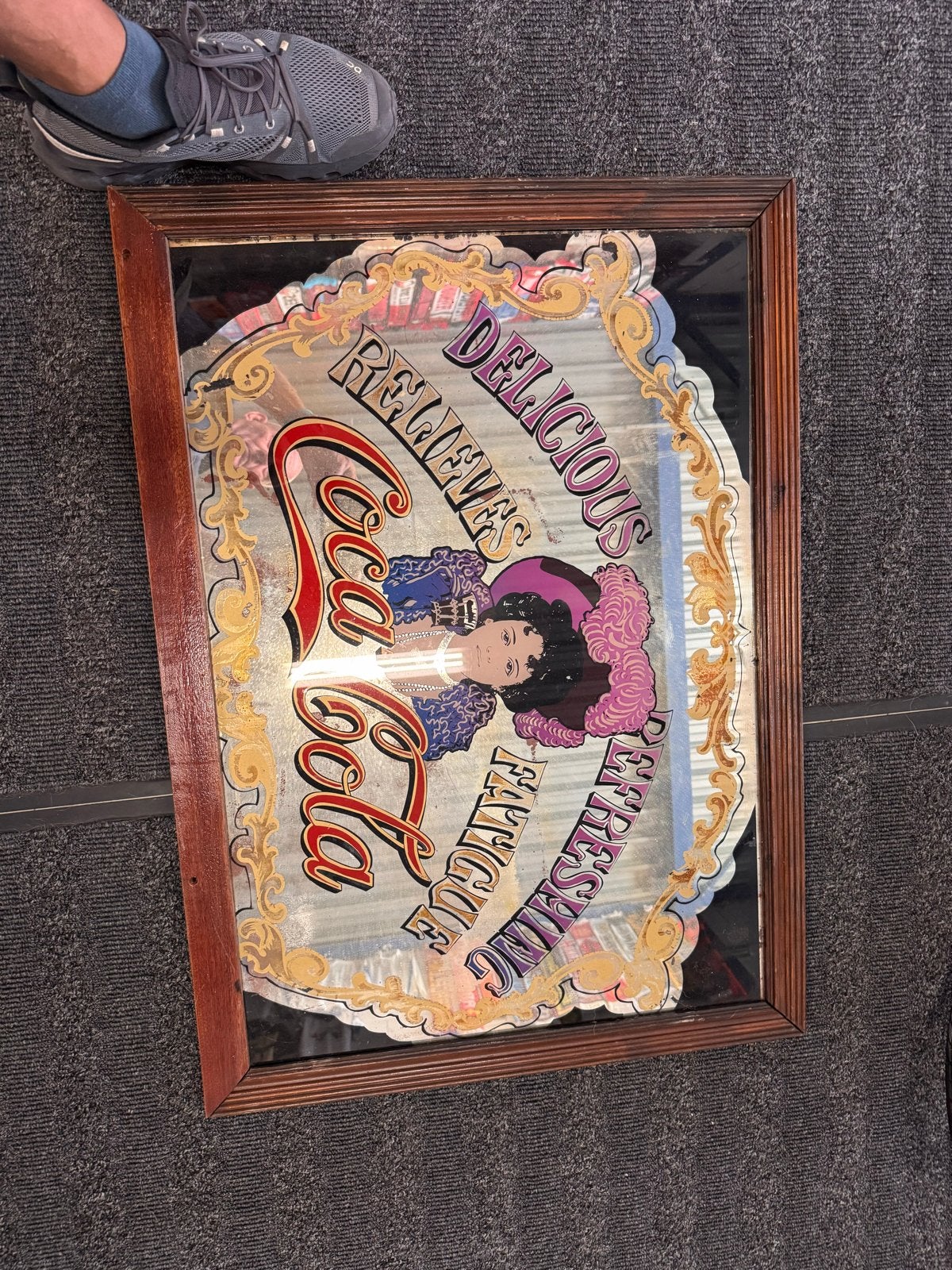 Vintage Coca-Cola spiegel - Delicious, Relieves Fatigue, Verzamelen, Ophalen, Gebruikt, Reclamebord