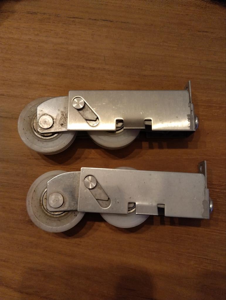 Set van 2 schuifpui wieltjes, Ophalen of Verzenden, Gebruikt, Rvs, Overige typen