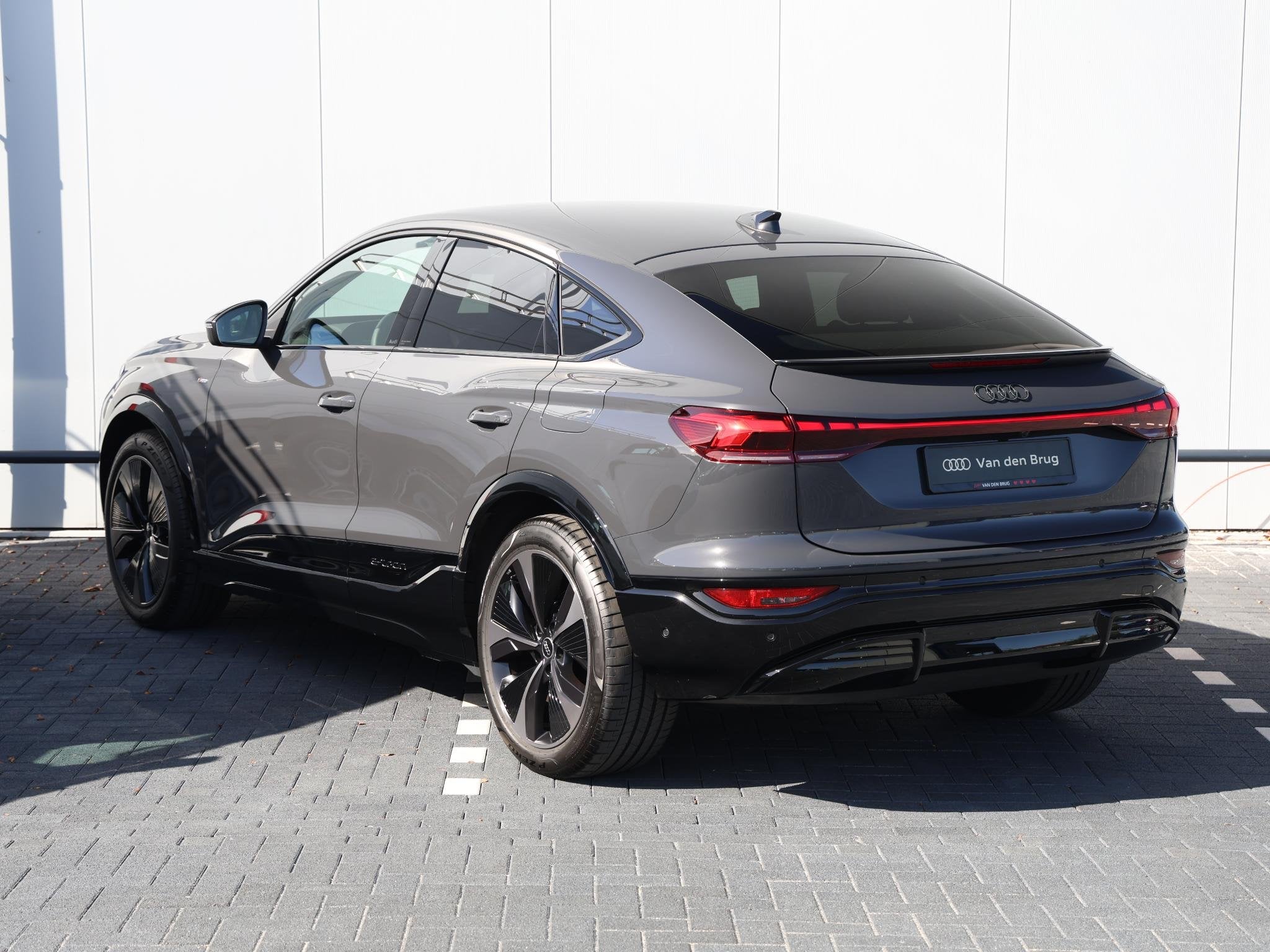 Foto 12 van Audi Q6 Sportback e-tron S edition performance 100 kWh | Ele
