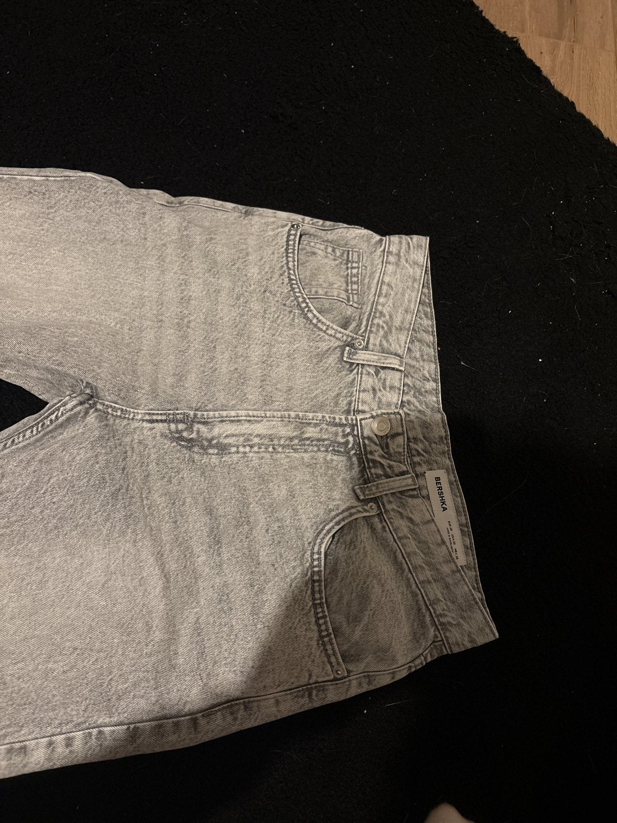 Bershka grijze jeans met wijde pijpen 15 euro, Kleding | Dames, Ophalen of Verzenden, Zo goed als nieuw, Grijs, W28 - W29 (confectie 36)