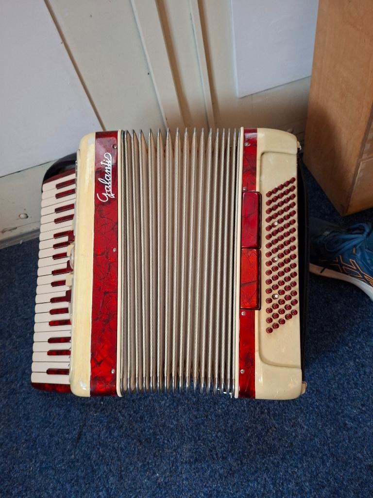 accordeon Galanti, Muziek en Instrumenten, Gebruikt, Met riemen, 80-bas, Toetsaccordeon