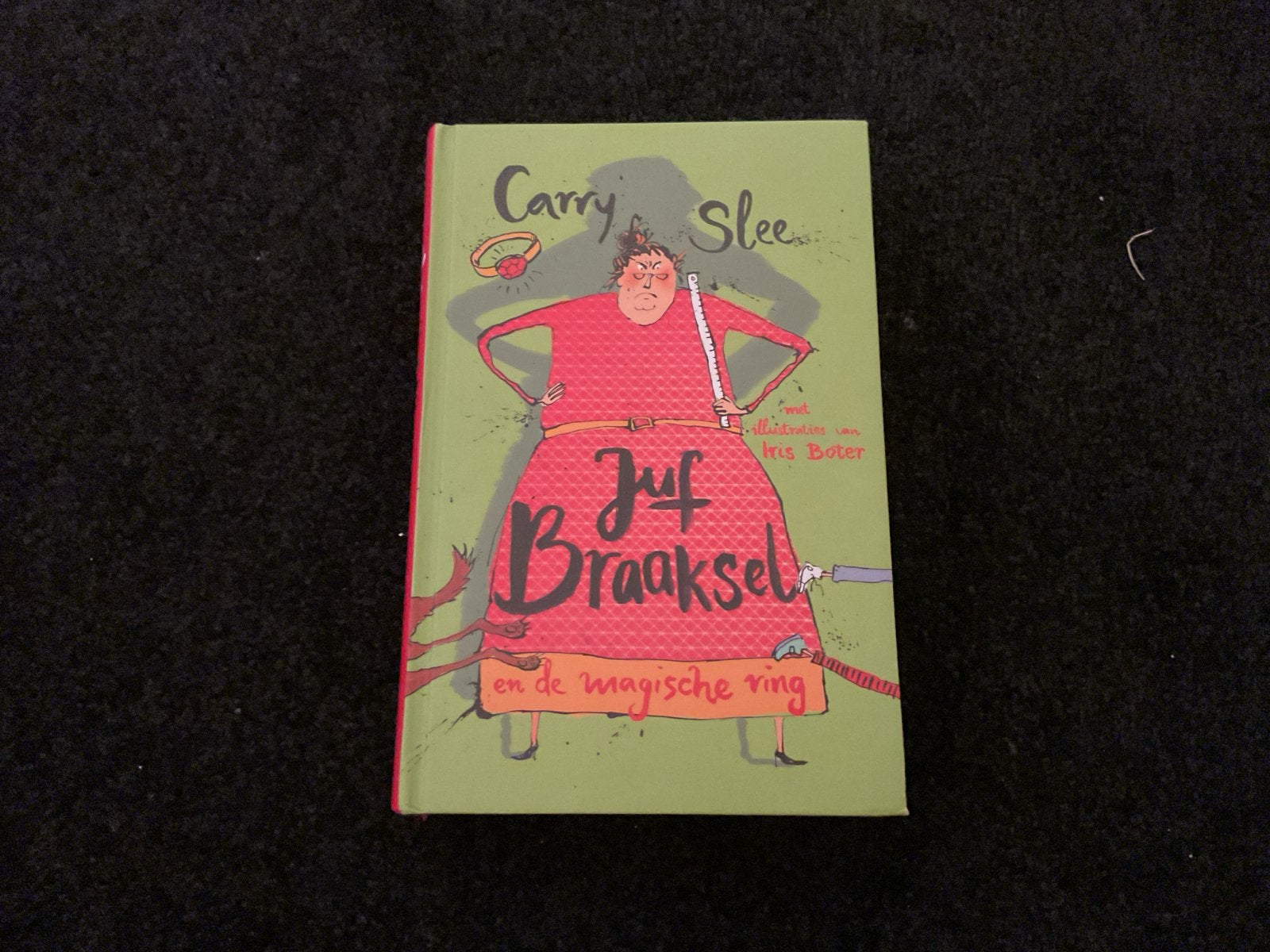 Juf Braaksel en de magische ring - Carry Slee, Ophalen, Zo goed als nieuw, Fictie