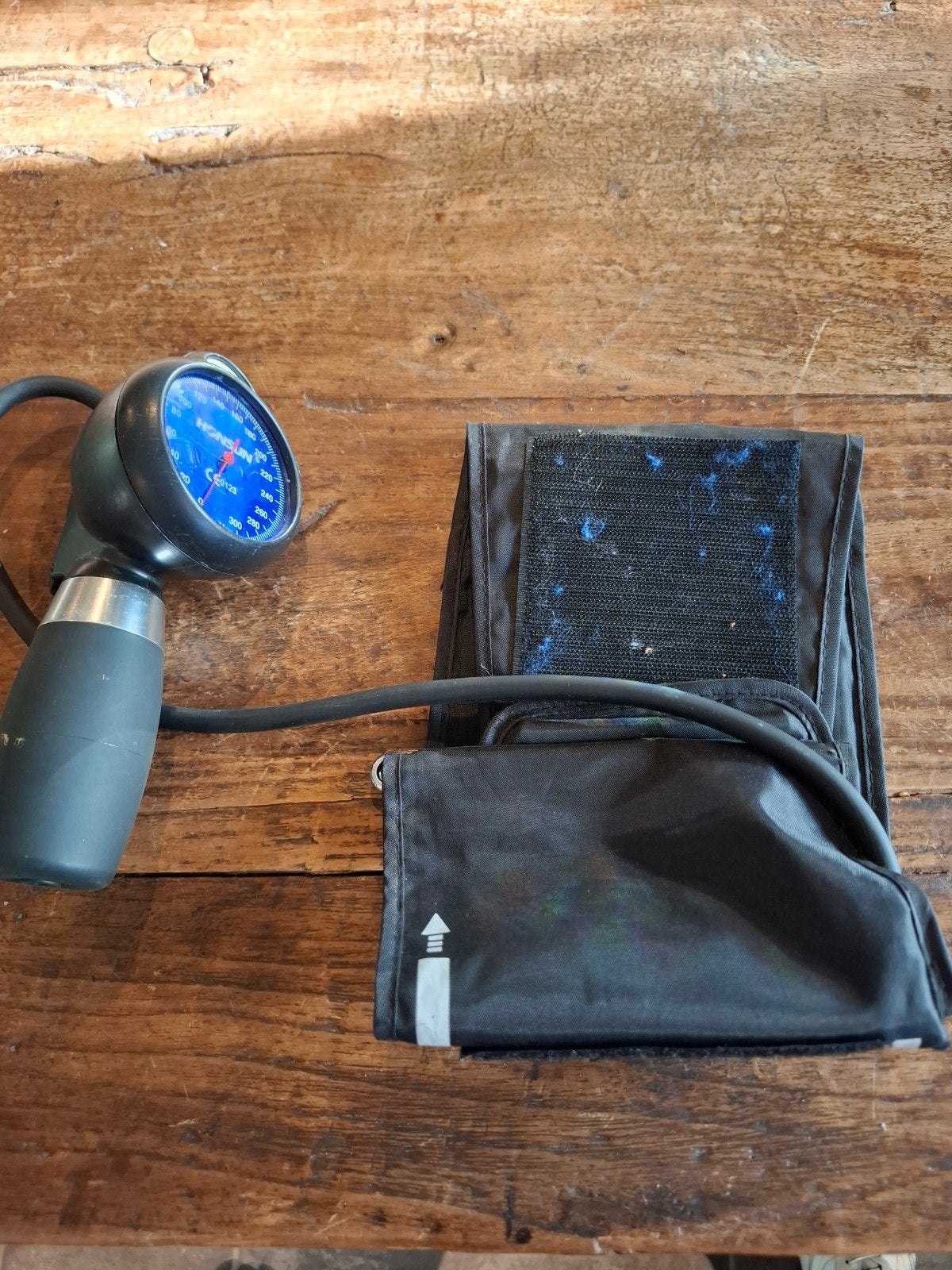 Handmatige aneroïde bloeddrukmeter, Ophalen