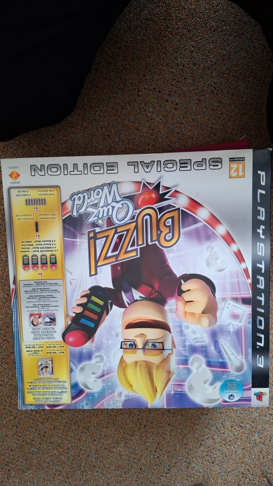 Buzz! Quiz World Special Edition PS3 met 4 draadloze buzzers, Overige genres, Eén computer, Ophalen of Verzenden, Zo goed als nieuw