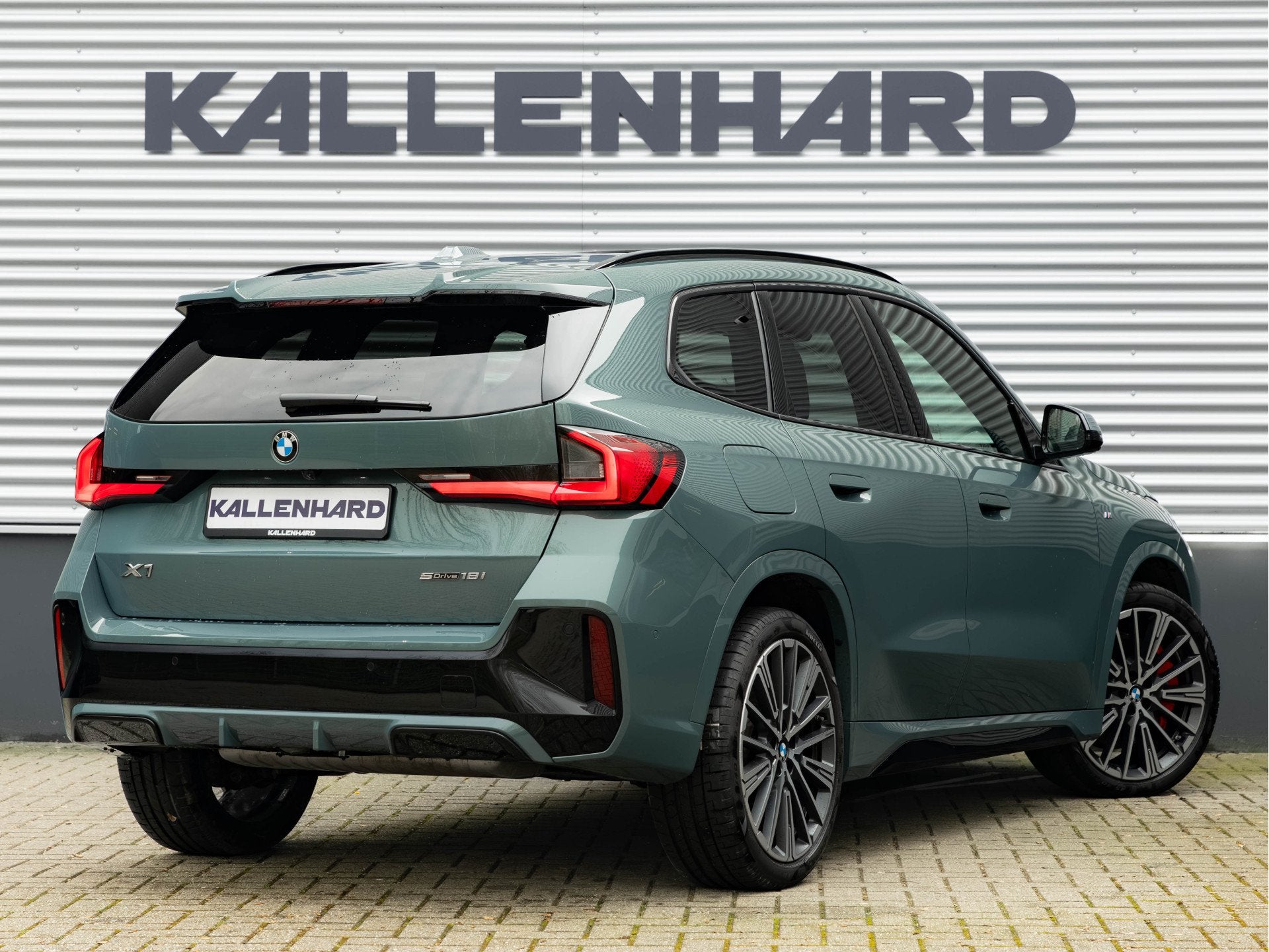 BMW X1 sDrive18i M-Sport Pro - Pano - Memoryzetel - Trekhaak, 12 maanden, 136 pk, Gebruikt, Leder