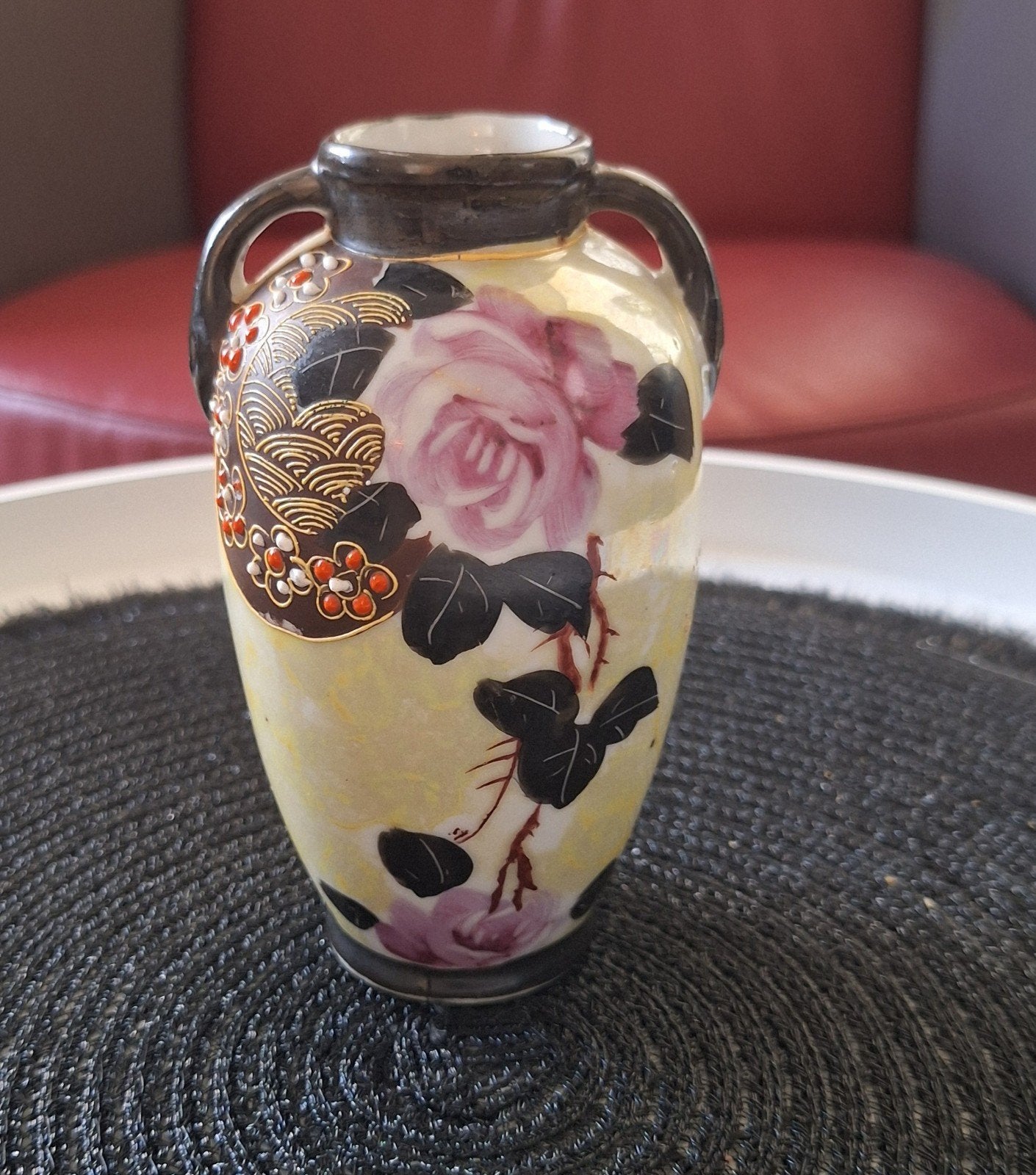 Antieke Japanse Satsuma stijl exportvaas met rozen, ca 13 cm, Ophalen