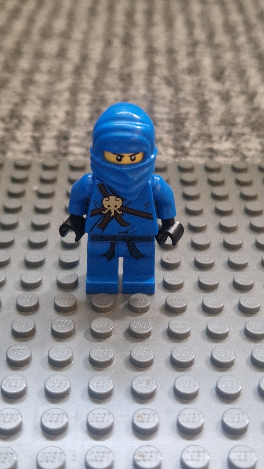 Lego Ninjago Jay Minifiguur met beschadigde arm, Gebruikt, Lego, Ophalen of Verzenden, Minifiguur