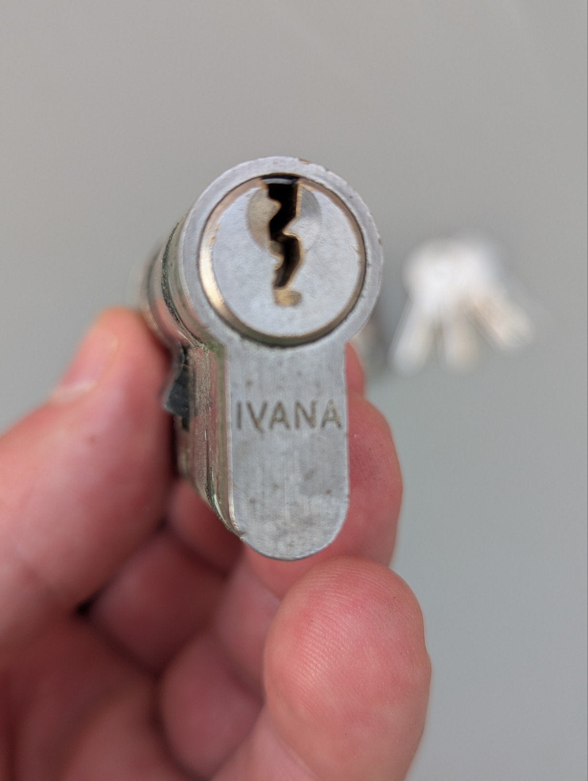 Ivana gelijksluitende cilindersloten 60mm met sleutels, Ophalen of Verzenden, Gebruikt, Slot