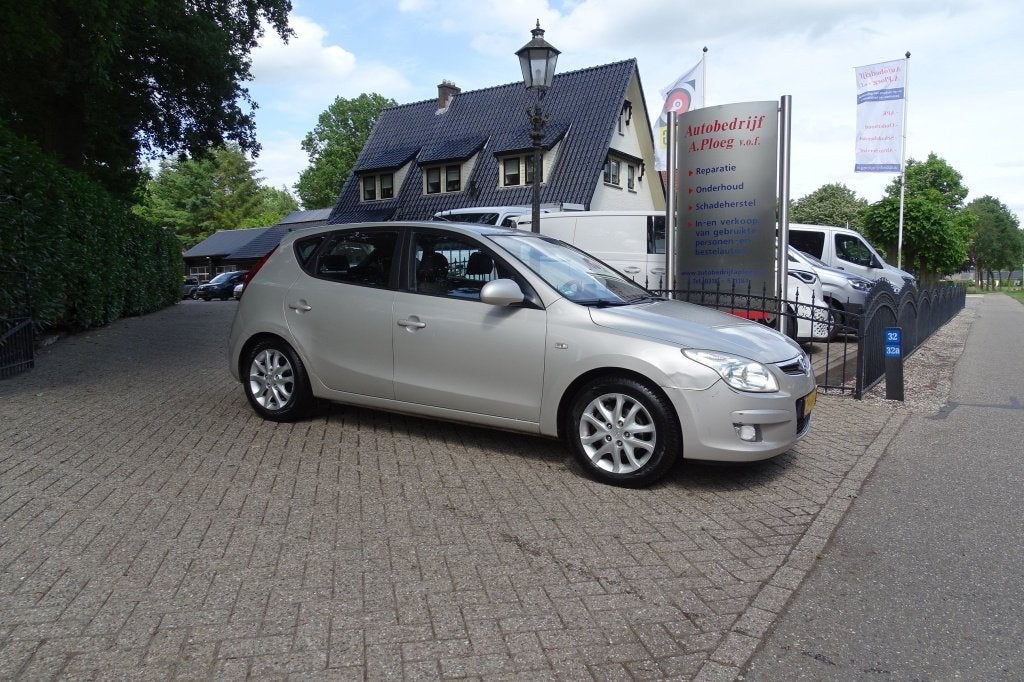 Hyundai i30 1.6i Dynamic Luxe NIEUW APK AIRCO NAVI, Auto's, Hyundai, Bedrijf, Te koop, i30, ABS, Airbags, Airconditioning, Alarm