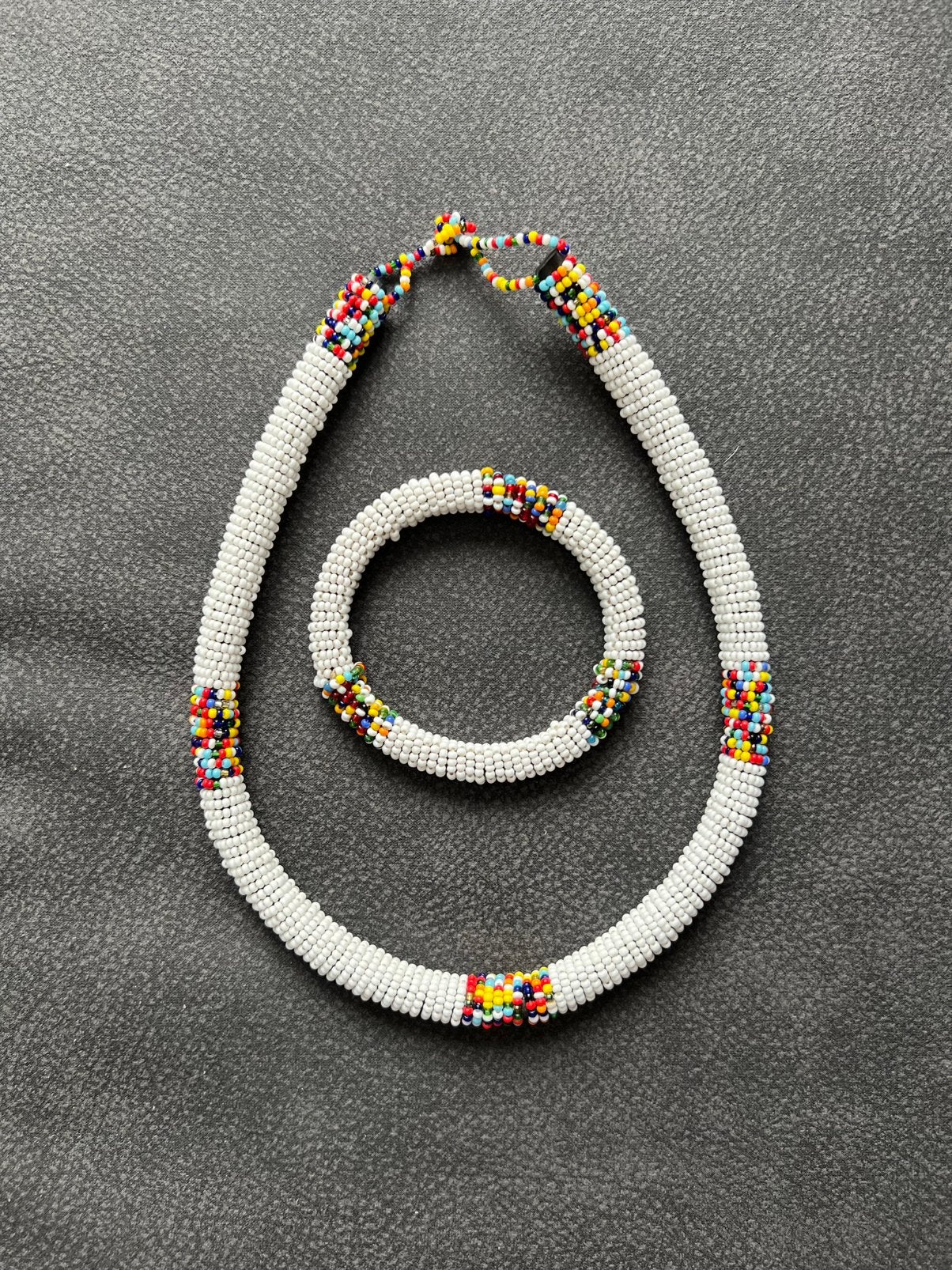 Afrikaanse Maasai / Masai Ketting & Armband, Ophalen of Verzenden, Gebruikt, Overige kleuren, Overige materialen