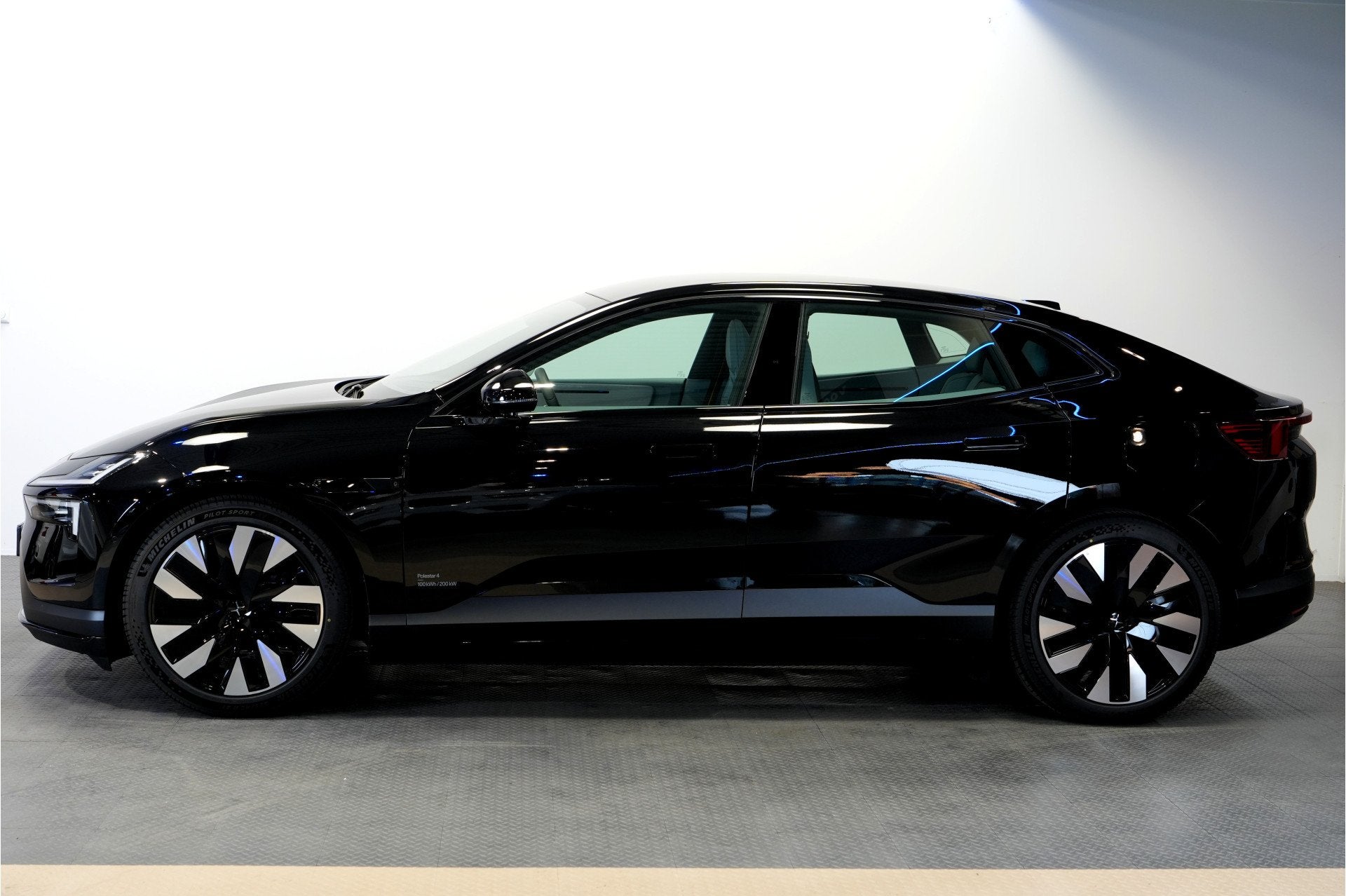 Polestar 4 Long Range Single motor 100 kWh Plus/Pro/Pilot PA, Auto's, Polestar, Automaat, Dealer onderhouden, 100 kWh, 600 km