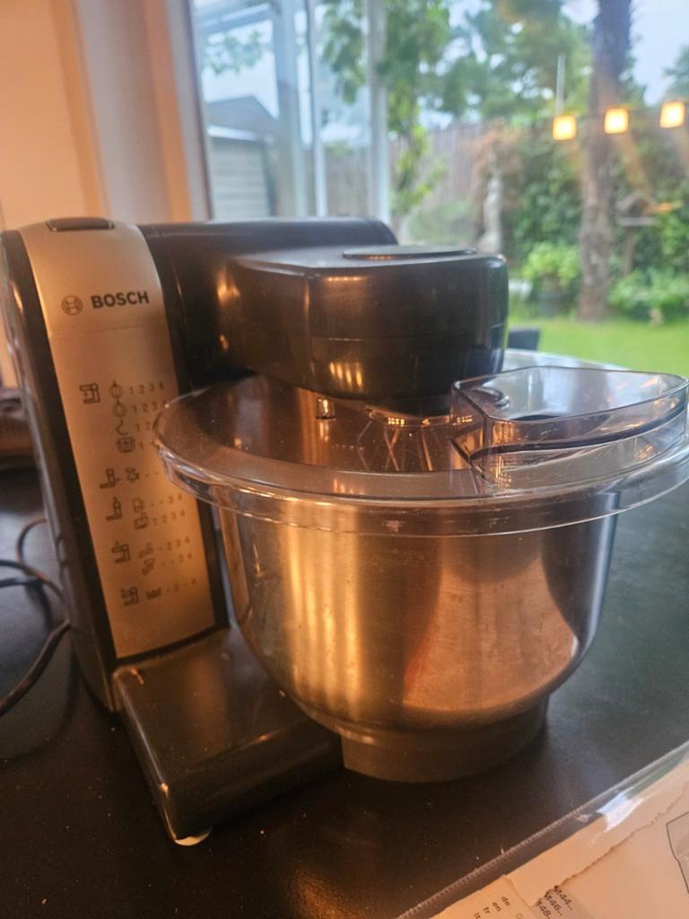 Bosch MUM 44 keukenmachine met veel accessoires, Ophalen, Gebruikt, 3 snelheden of meer