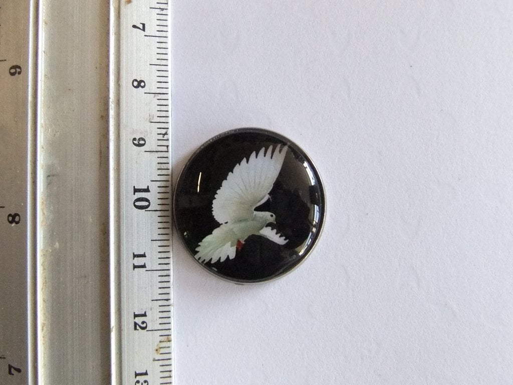 pin of speldje witte postduif zwarte achtergrond, Verzenden, Nieuw, Overige onderwerpen