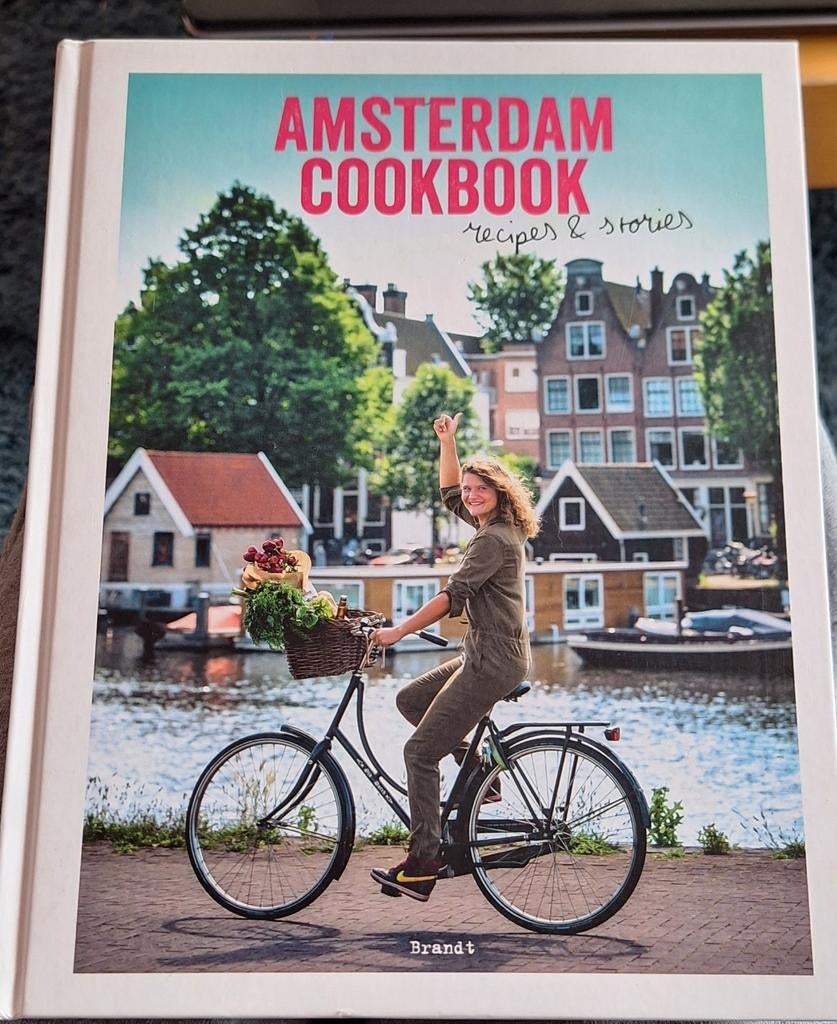 Laura de Grave - Amsterdam Cookbook, Italië, Ophalen of Verzenden, Zo goed als nieuw, Laura de Grave