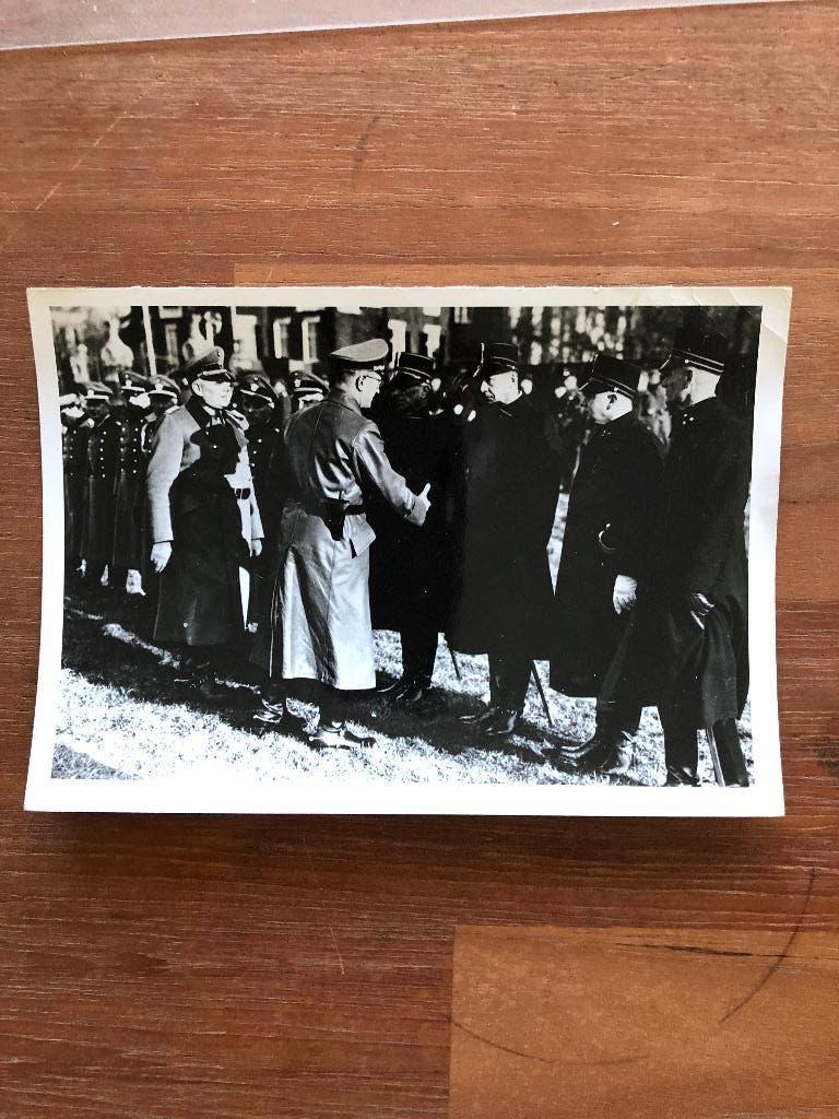 Persfoto Seyss Inquart die Marechausees feliciteert na het, Verzenden, Tweede Wereldoorlog, Gelezen, Overige onderwerpen