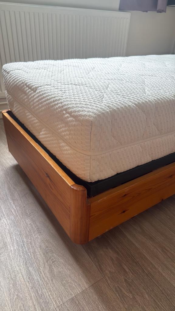 Bedombouw met matras 70x200 cm, Ophalen, Gebruikt, Bruin, 200 cm