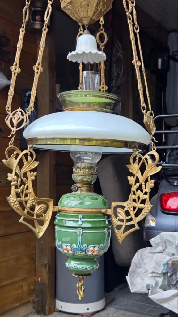 Antieke hangende olielamp., Ophalen