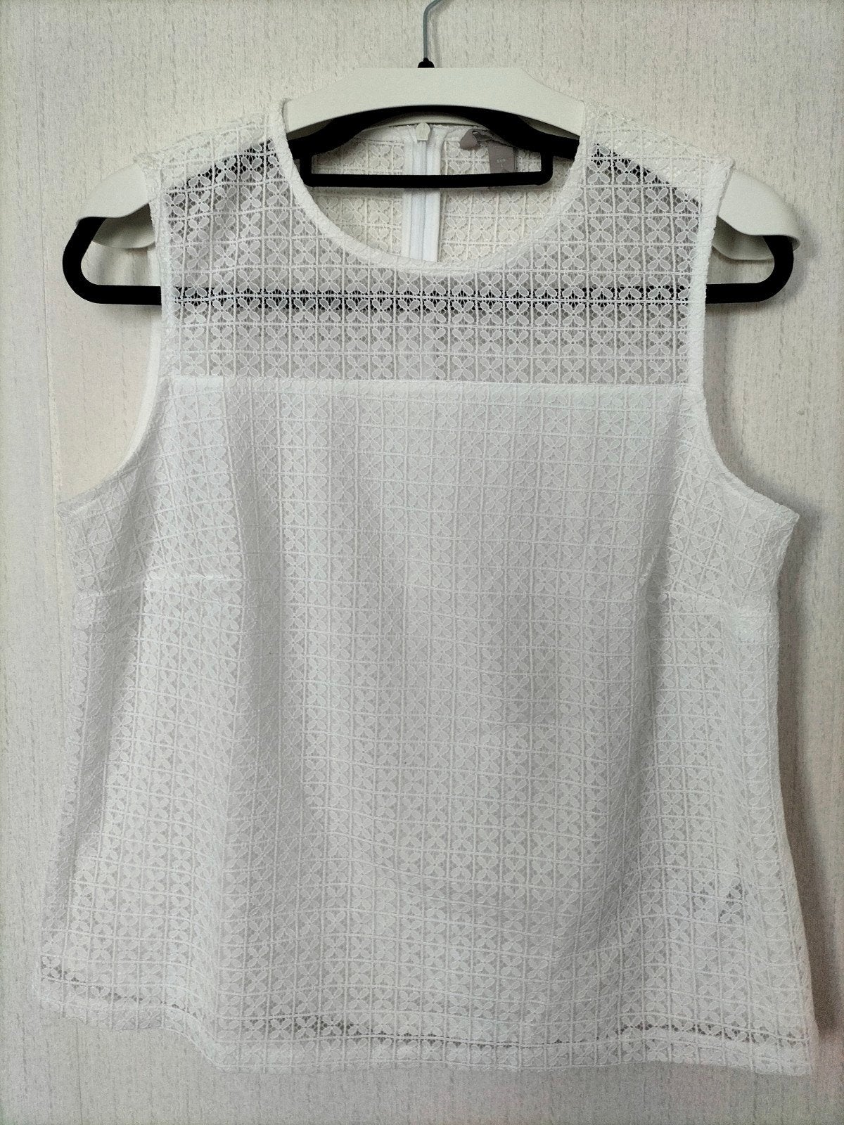 Witte mouwloze top met opengewerkt patroon - maat L, Wit, Maat 42/44 (L), Ophalen of Verzenden, Zo goed als nieuw