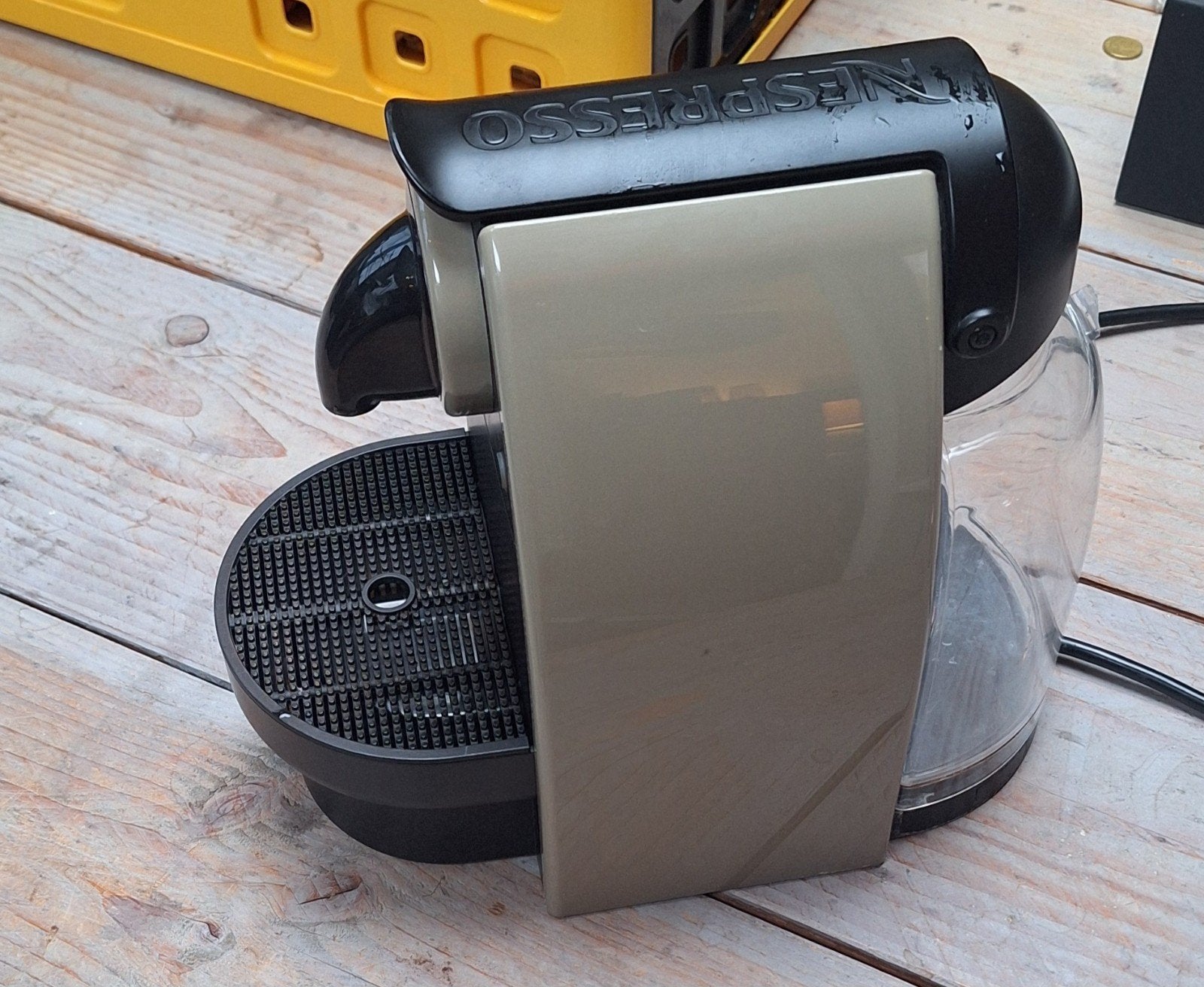 Krups Nespresso Essenza Automatic, Ophalen, Espresso apparaat, Zo goed als nieuw, 1 kopje