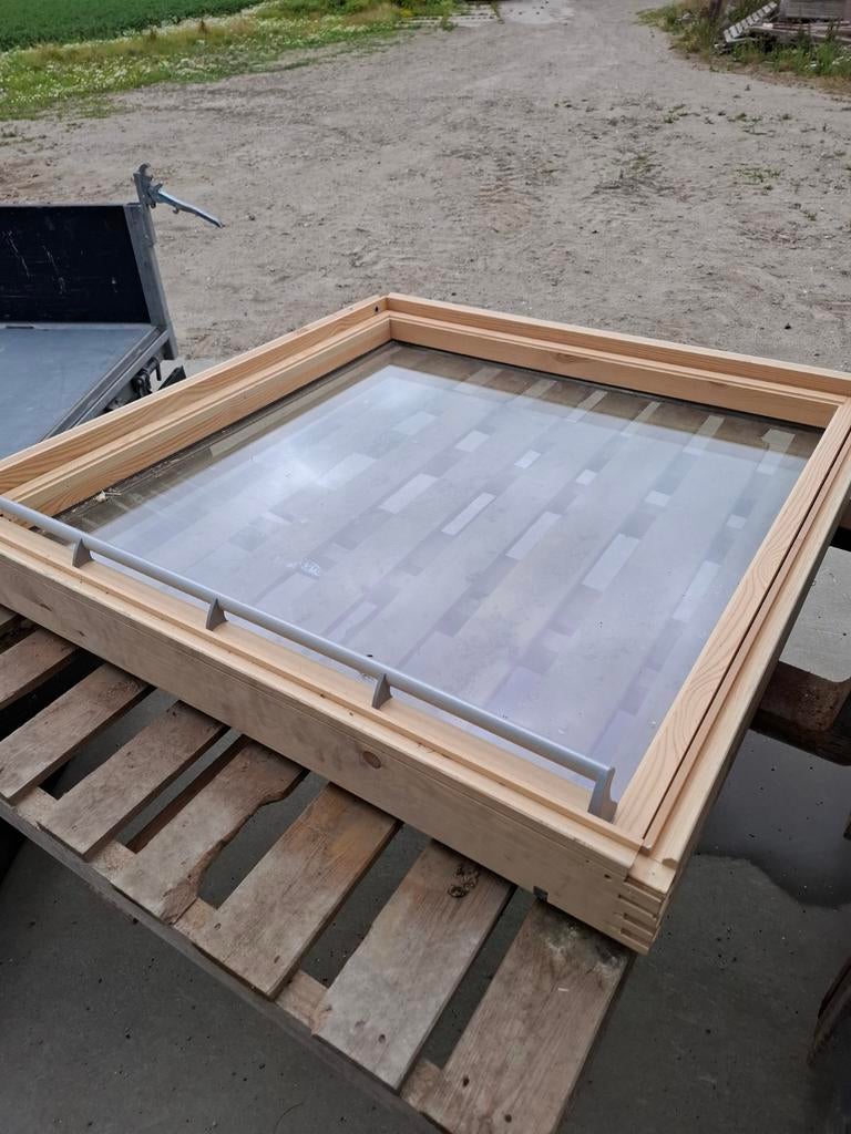 Velux dakraam nieuw, Doe-het-zelf en Verbouw, Kozijnen en Schuifpuien, Raamkozijn, 75 tot 150 cm, Hout, Ophalen