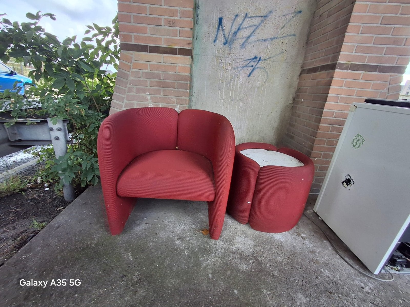 Rode fauteuil met bijpassende poef, Huis en Inrichting, Stoelen, Ophalen, Gebruikt, Rood, Eén