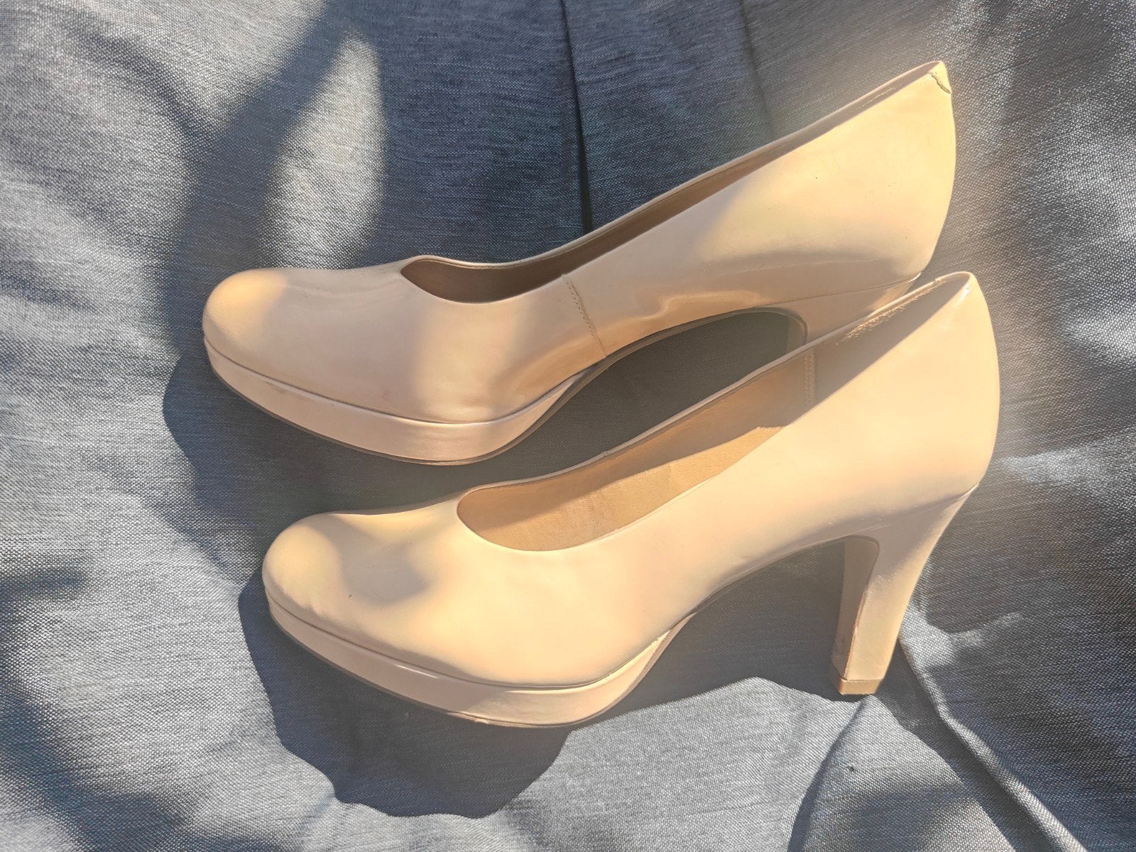 Clarks Softwear Pumps - Beige Lakleer Maat 40, Pumps, Beige, Ophalen of Verzenden, Zo goed als nieuw