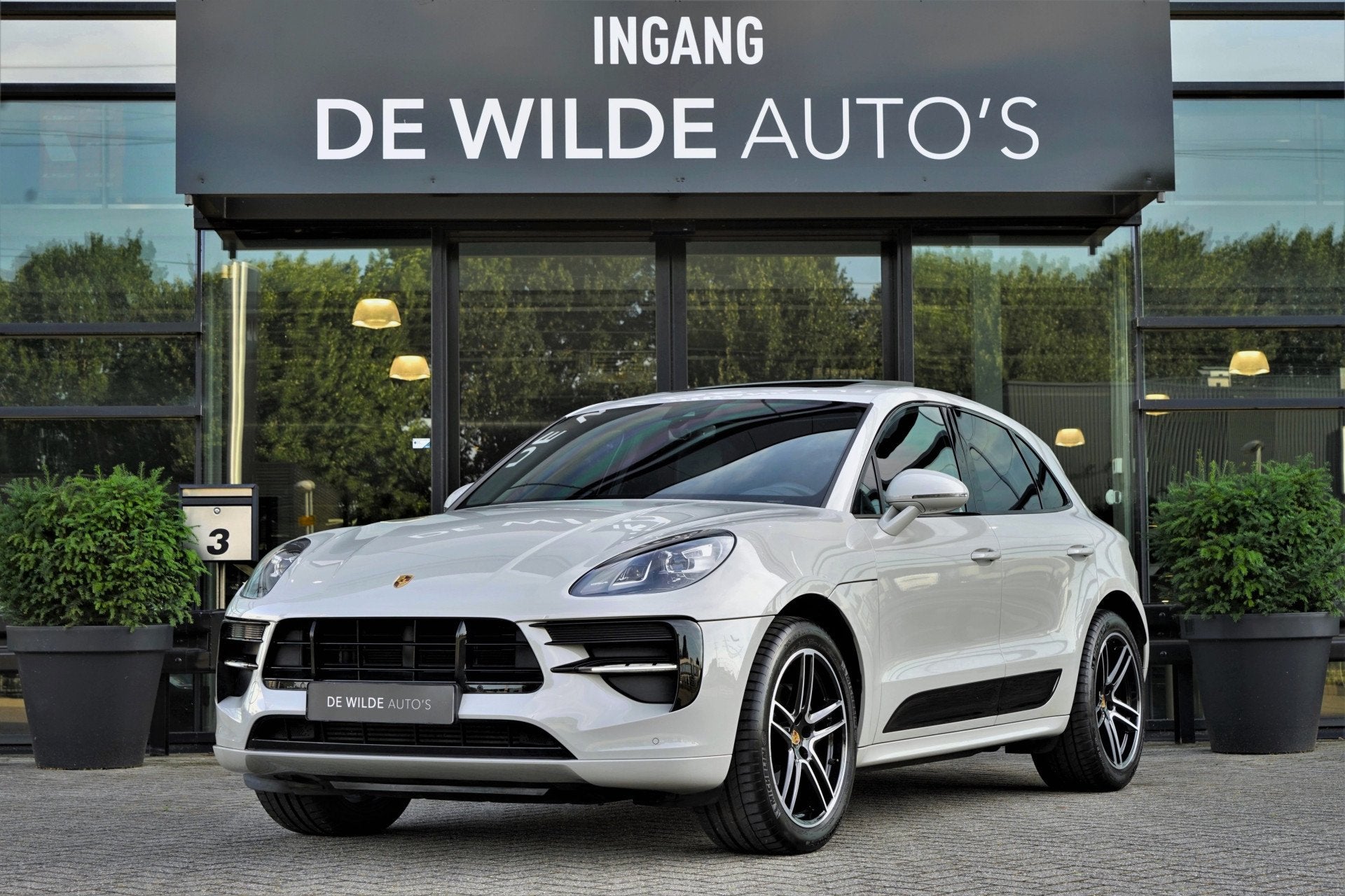 Porsche Macan 2.0 SportDesign Krijt Pano Luchtvering 18-weg, Auto's, Automaat, Dealer onderhouden, Gebruikt, Zwart