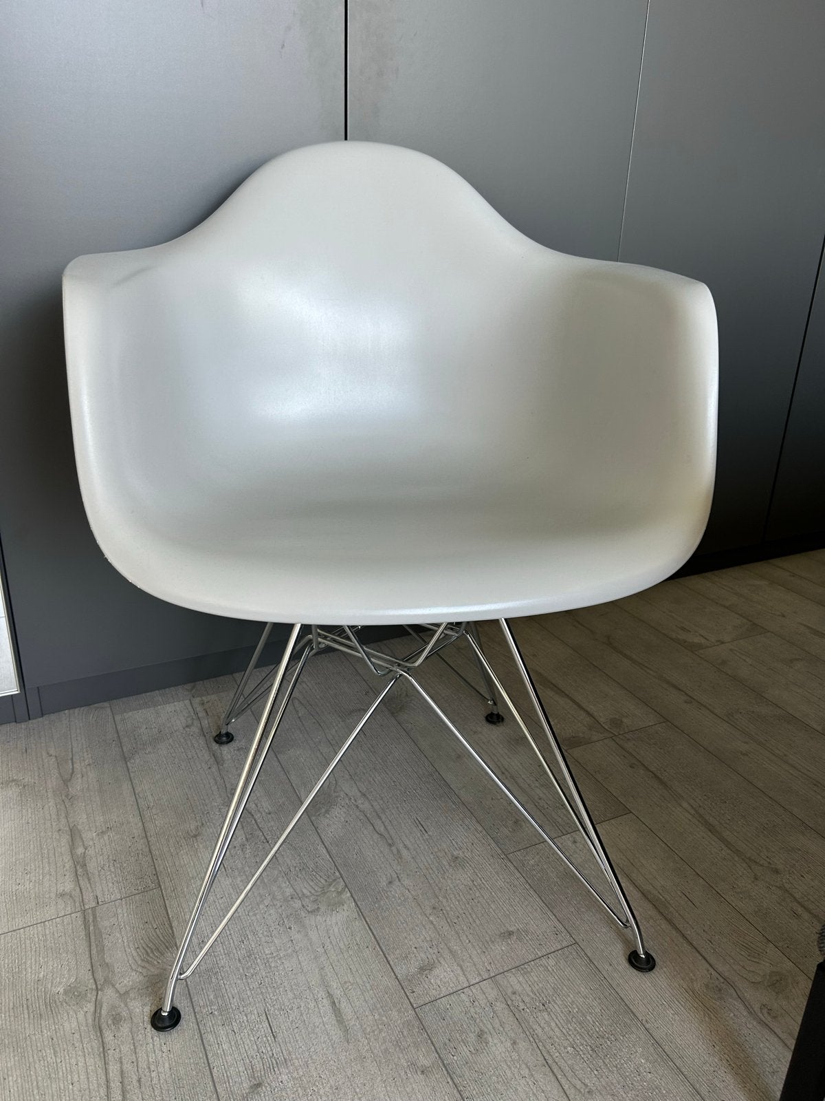 Vitra Eames Plastic Armchair DAW - Zo goed als nieuw, Ophalen, Kunststof, Zo goed als nieuw, Eén