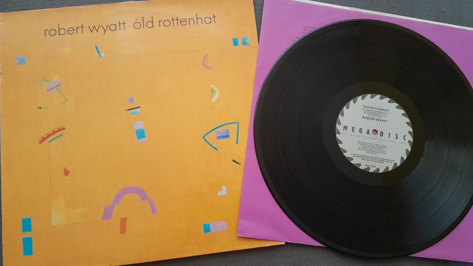 lp robert wyatt - old rottenhat, Ophalen of Verzenden, Gebruikt, 12 inch