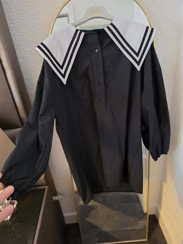 Zwarte tuniek met witte zeemans-kraag, Ophalen of Verzenden, Zo goed als nieuw, Zwart