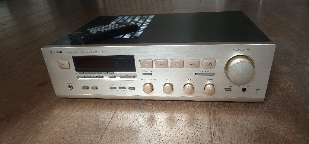 Onberispelijke Staat LUXMAN Receiver incl Afst Bed 100% Goed, Overige merken, Ophalen of Verzenden, Zo goed als nieuw, 60 tot 120 watt