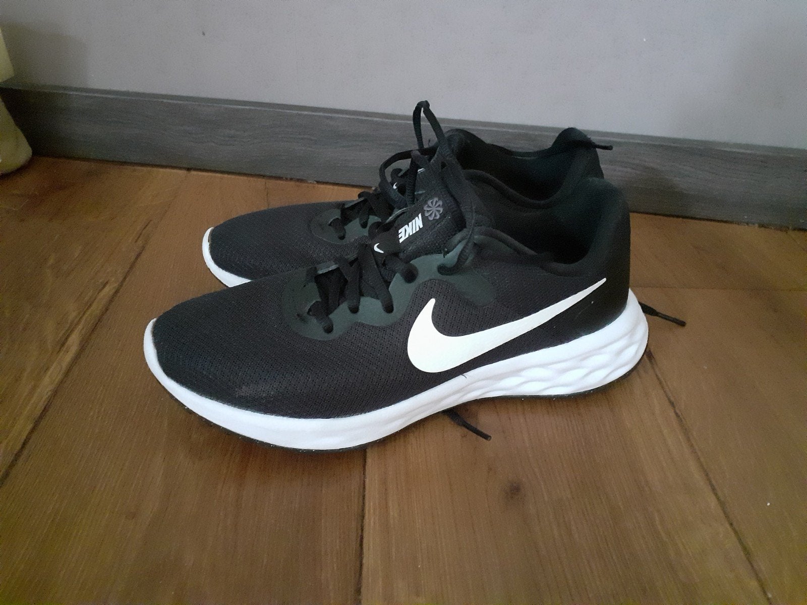 Nike sportschoenen maat 42 z.g.a.n., Zwart, Nike, Overige maten, Ophalen of Verzenden