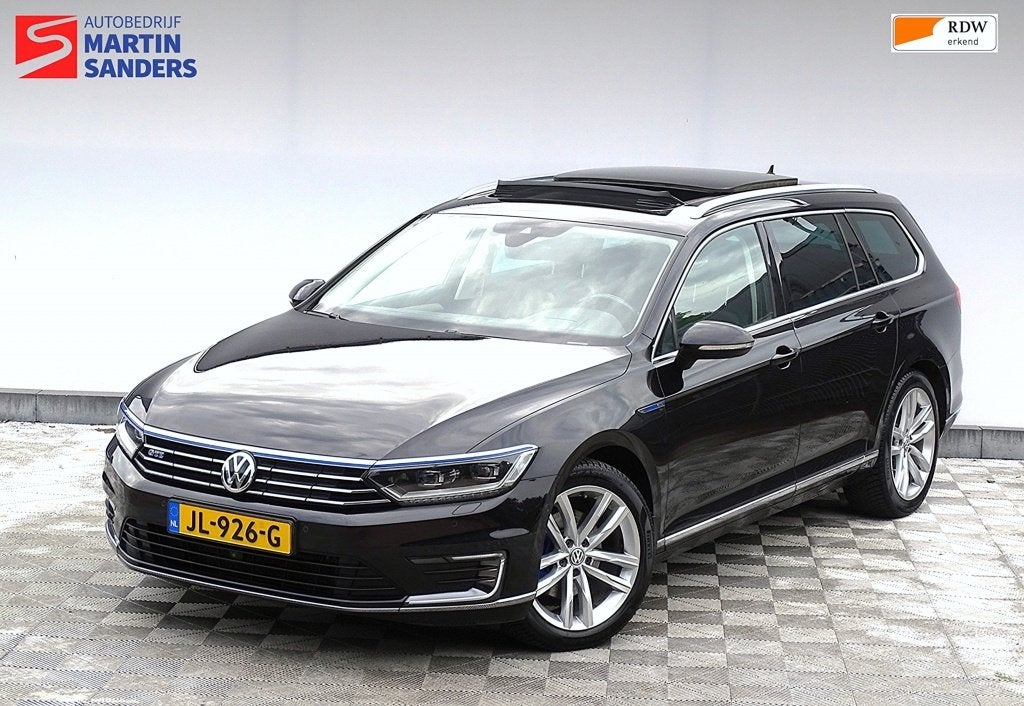 Volkswagen 1.4 TSI GTE Highline pano,aplle carplay, trekhaak, Gebruikt, 4 cilinders, 157 pk, Zwart