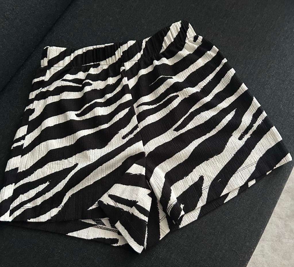 Esmara Korte Broek Maat S - Zwart/Wit Zebraprint, Kort, Zwart, Ophalen of Verzenden, Zo goed als nieuw
