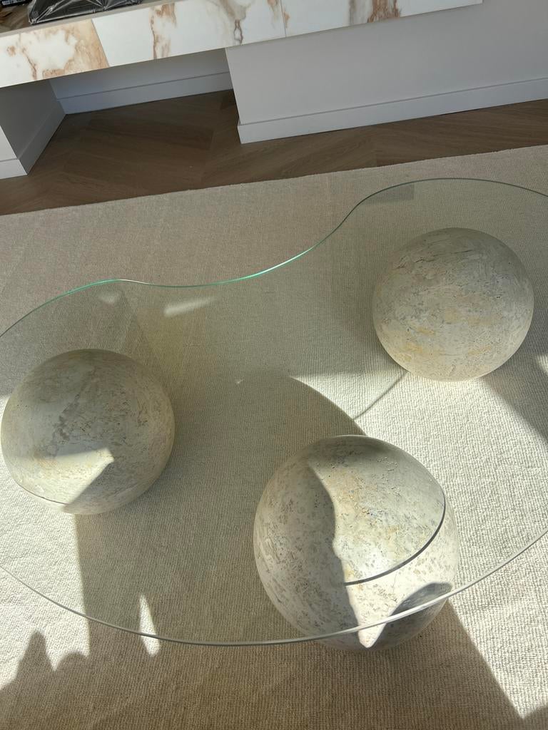 Unieke glazen salontafel met travertin bollen, Huis en Inrichting, Tafels | Salontafels, 100 tot 150 cm, Ophalen of Verzenden