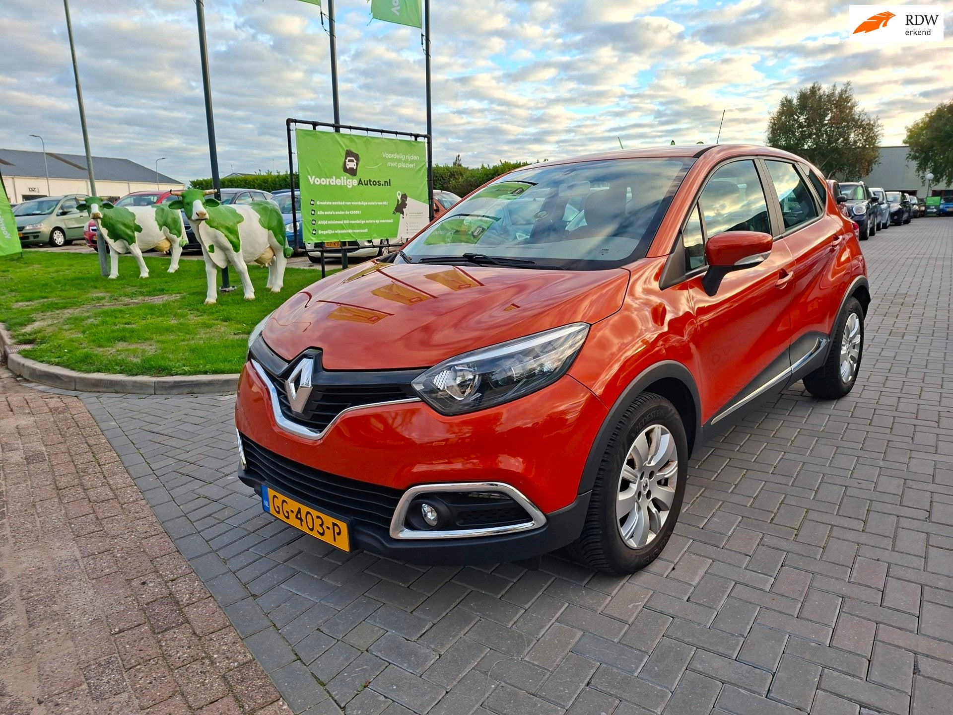 Renault Captur 0.9 TCe Expression / Goede auto / Nieuwe APK, Auto's, Voorwielaandrijving, Gebruikt, Bruin, 49 €/maand