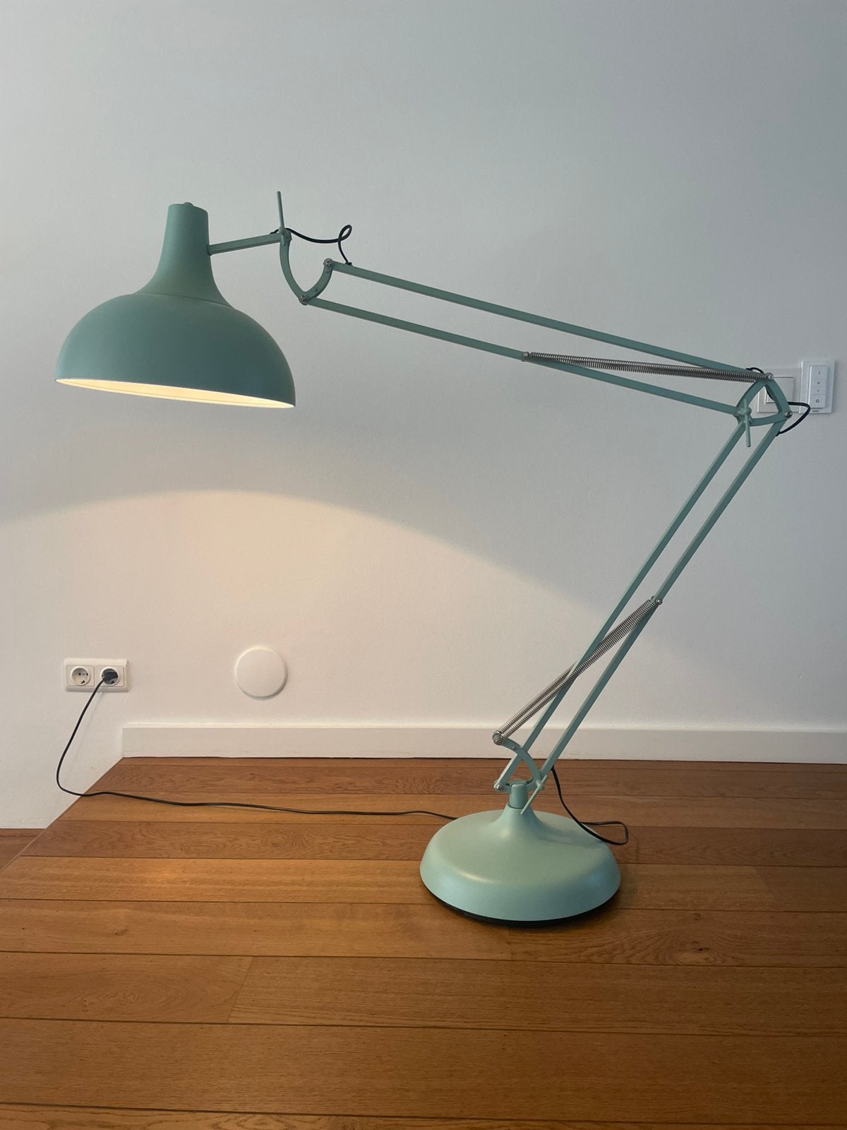 Strakke industrie vloerlamp., Huis en Inrichting, Lampen | Vloerlampen, Ophalen, Zo goed als nieuw, Metaal, 150 tot 200 cm