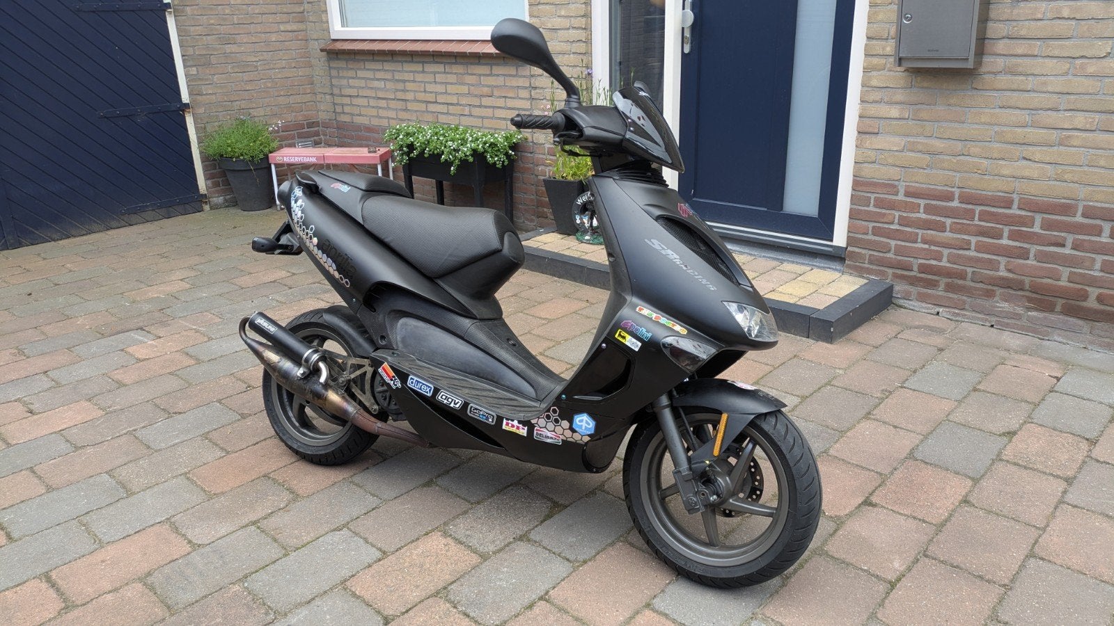 Aprilia sr50 bij 2017, Ophalen, Zo goed als nieuw, Benzine, SR 50