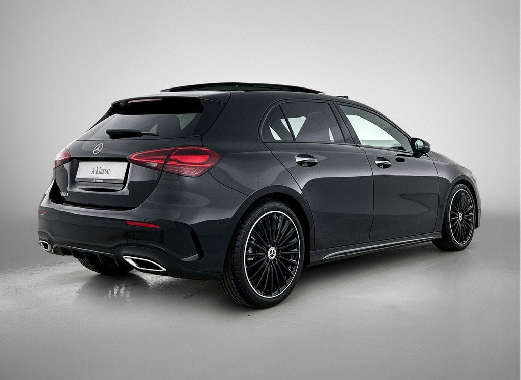 Mercedes-Benz A-Klasse 180 Business Solution AMG | Nightpakk, Auto's, Mercedes-Benz, 136 pk, 4 cilinders, Zwart, Origineel Nederlands