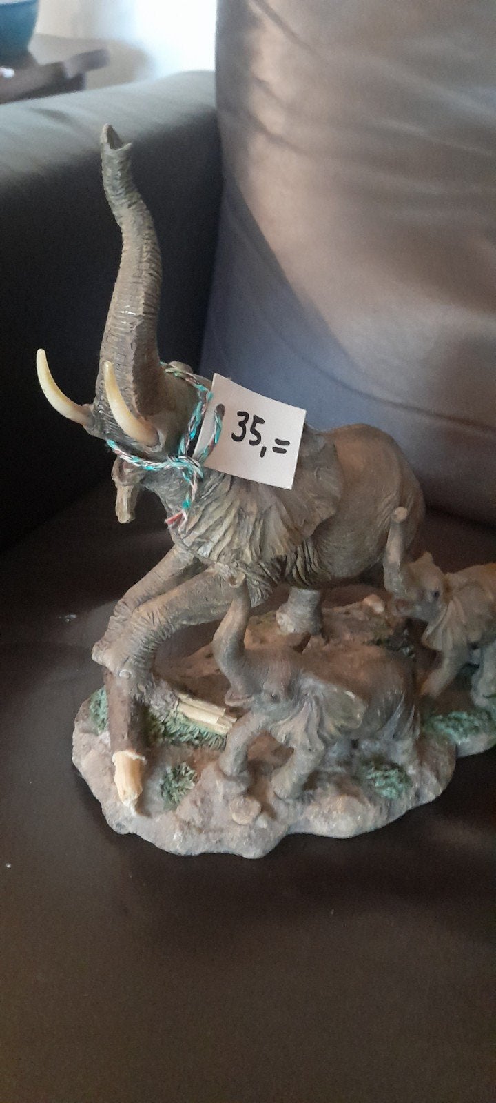 Groep oliefanten, Ophalen, Zo goed als nieuw